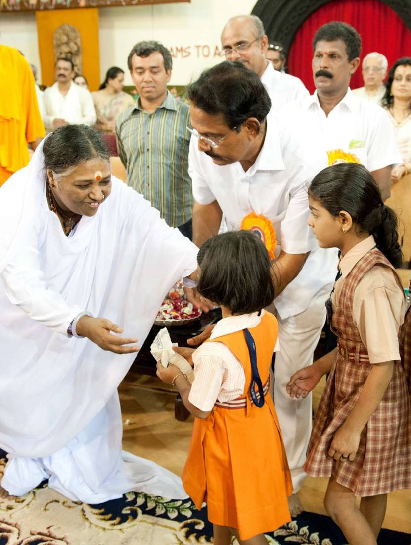 Amma with schoolchildren