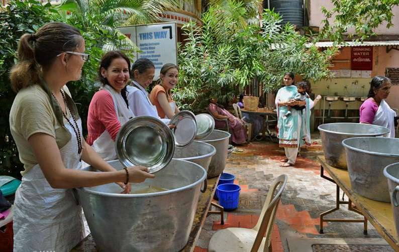 Volunteers washing steel plates